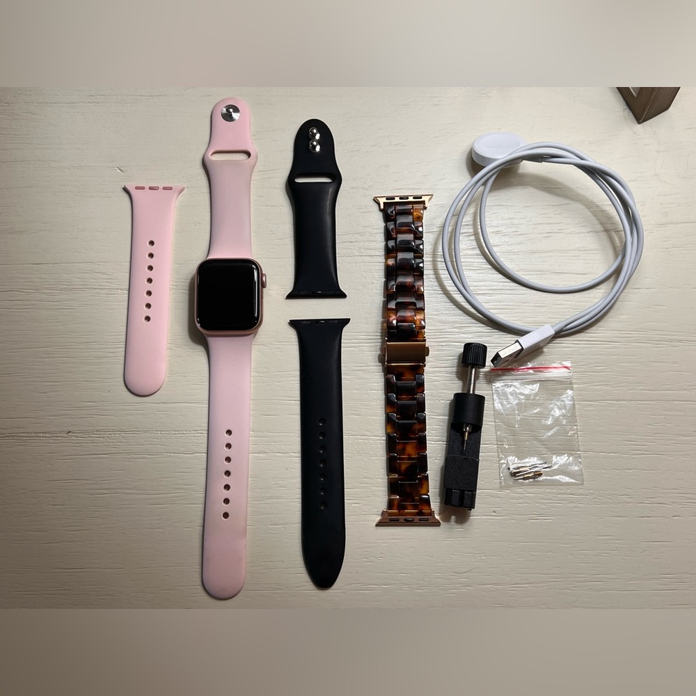 Rose Gold Apple Watch Series 6 with Extra Bands & Charger